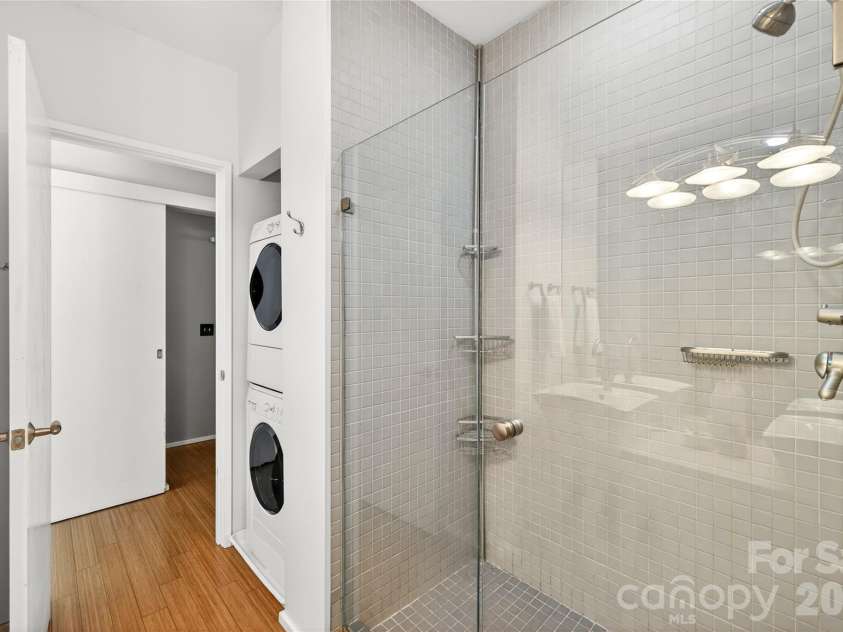 279 McDonald Avenue, Charlotte, NC 28203.  MLS# CAR4346355, YatesRealty ID 12161. 
