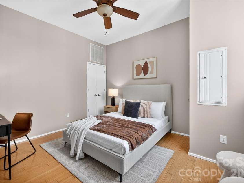 279 McDonald Avenue, Charlotte, NC 28203.  MLS# CAR4346355, YatesRealty ID 12161. 