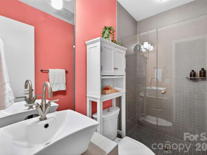 279 McDonald Avenue, Charlotte, NC 28203.  MLS# CAR4346355, YatesRealty ID 12161. 