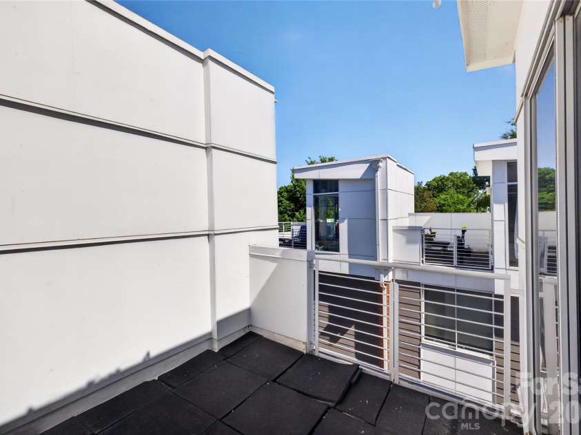 279 McDonald Avenue, Charlotte, NC 28203.  MLS# CAR4346355, YatesRealty ID 12161. 