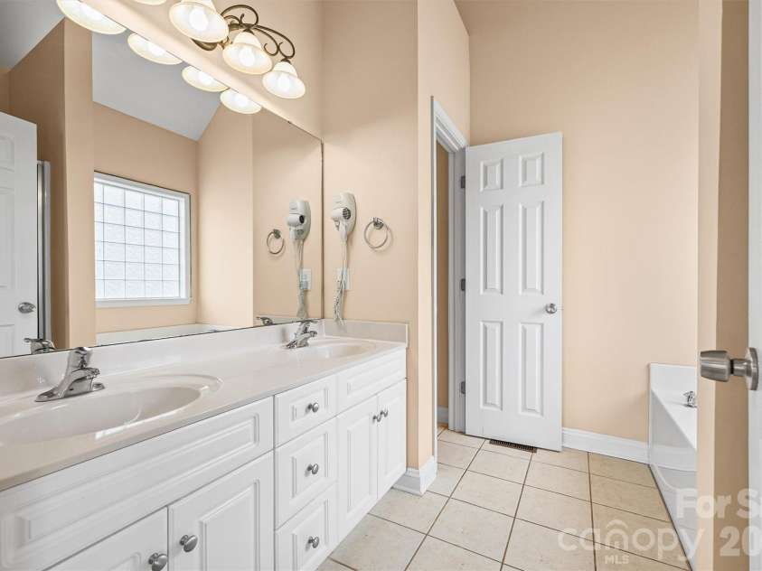 1309 Plantation Hills Drive, Rock Hill, SC 29732.  MLS# CAR4368205, YatesRealty ID 12162. 