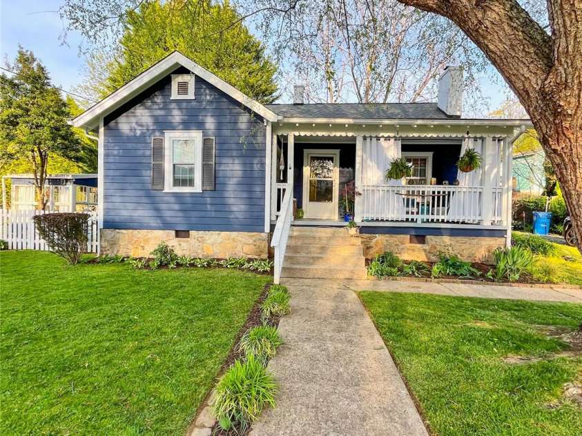 271 Brook Street, Waynesville, NC 28786.  MLS# CAR4308522, YatesRealty ID 12162. 