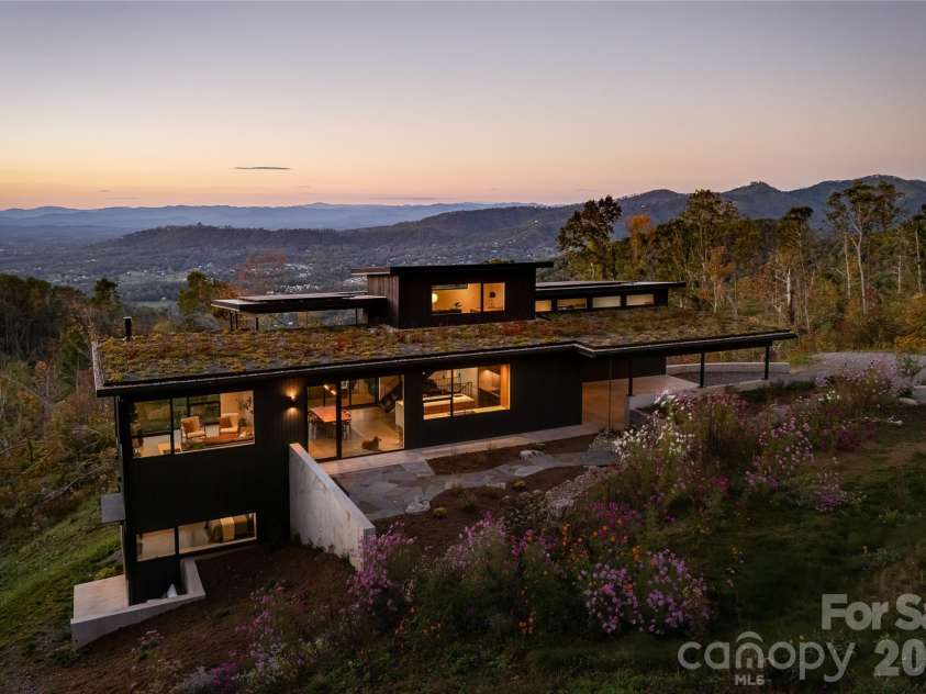 122 Elk Wallow Trail, Asheville, NC 28804.  MLS# CAR4381223, YatesRealty ID 12163. 