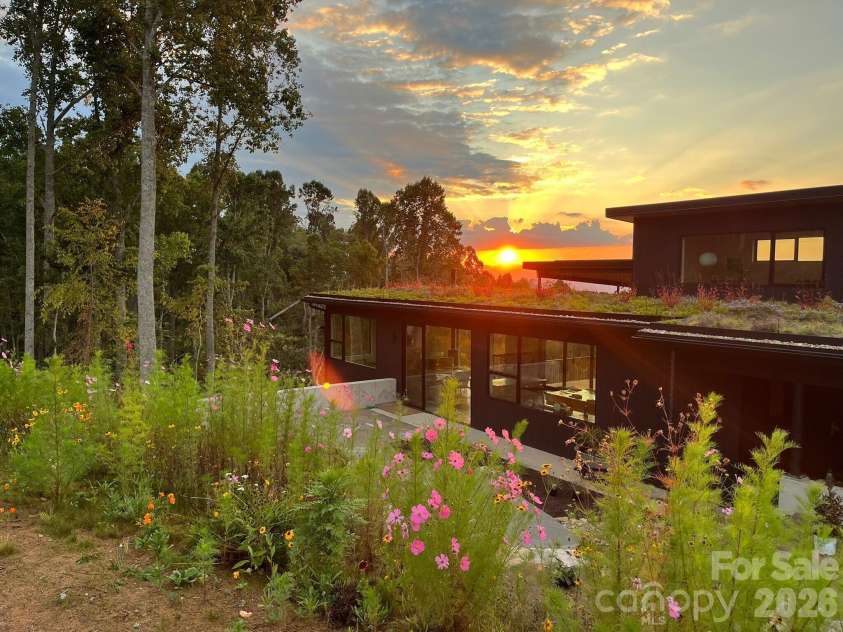 122 Elk Wallow Trail, Asheville, NC 28804.  MLS# CAR4381223, YatesRealty ID 12163. 