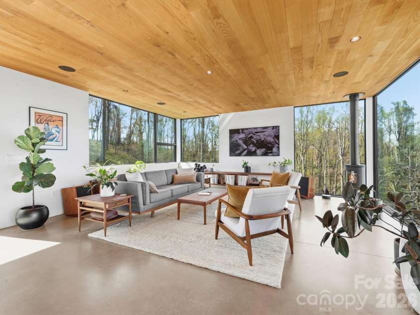 122 Elk Wallow Trail, Asheville, NC 28804.  MLS# CAR4381223, YatesRealty ID 12163. 