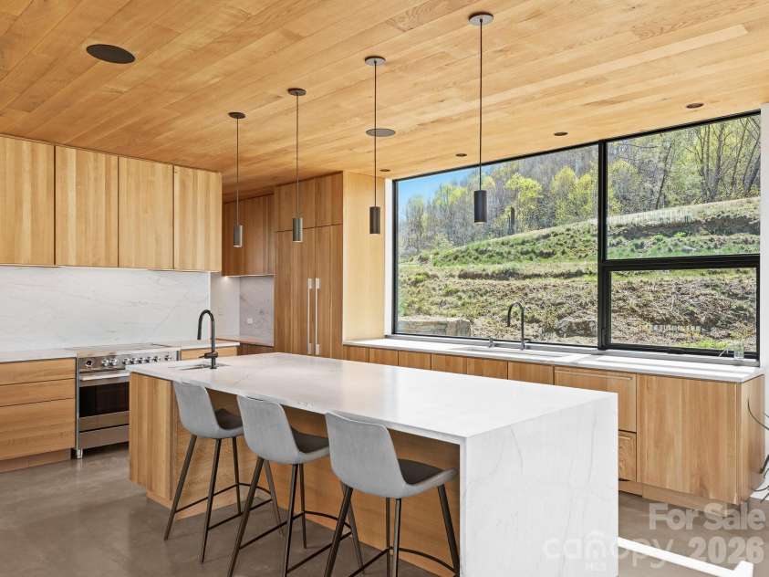 122 Elk Wallow Trail, Asheville, NC 28804.  MLS# CAR4381223, YatesRealty ID 12163. 