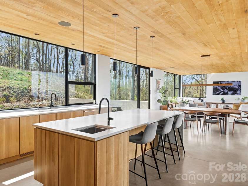 122 Elk Wallow Trail, Asheville, NC 28804.  MLS# CAR4381223, YatesRealty ID 12163. 