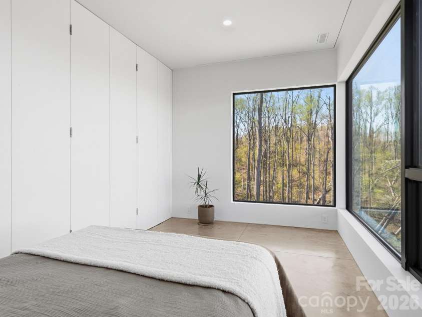 122 Elk Wallow Trail, Asheville, NC 28804.  MLS# CAR4381223, YatesRealty ID 12163. 