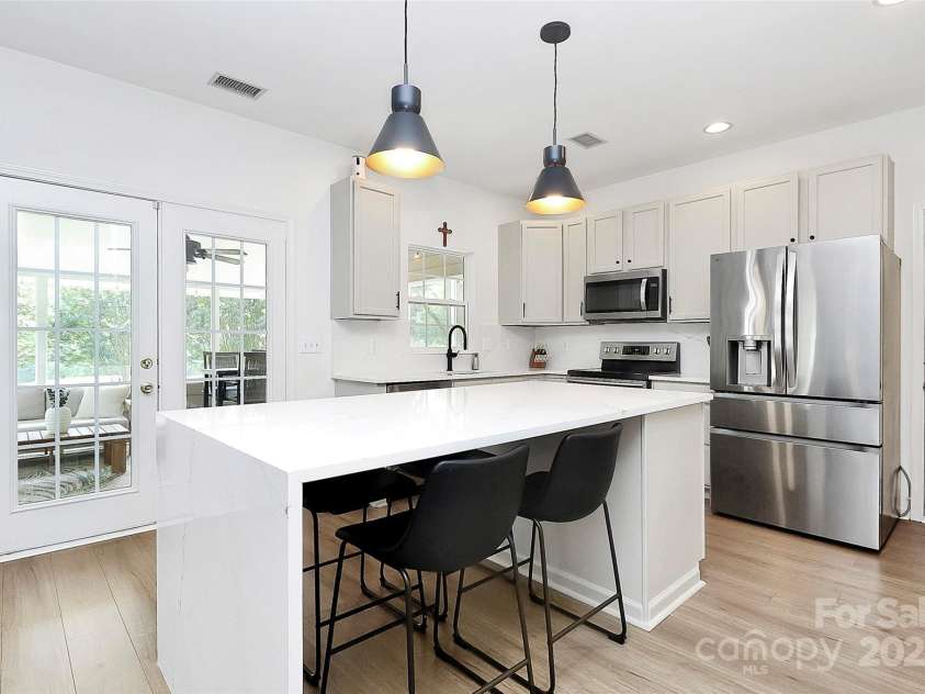 9157 Snow Hill Court, Charlotte, NC 28269.  MLS# CAR4256866, YatesRealty ID 12163. 