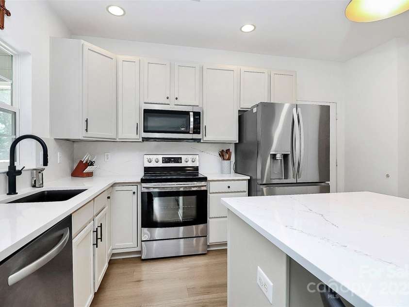 9157 Snow Hill Court, Charlotte, NC 28269.  MLS# CAR4256866, YatesRealty ID 12163. 