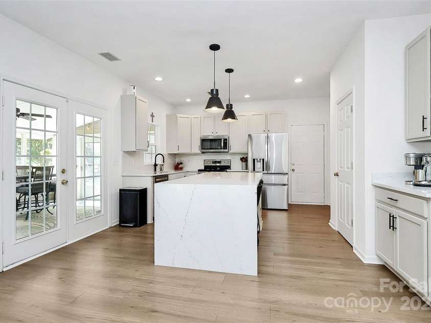 9157 Snow Hill Court, Charlotte, NC 28269.  MLS# CAR4256866, YatesRealty ID 12163. 