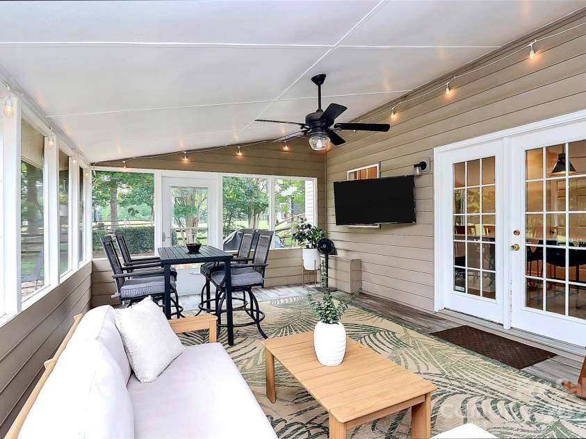 9157 Snow Hill Court, Charlotte, NC 28269.  MLS# CAR4256866, YatesRealty ID 12163. 