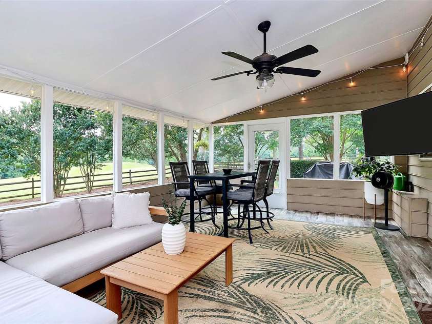 9157 Snow Hill Court, Charlotte, NC 28269.  MLS# CAR4256866, YatesRealty ID 12163. 