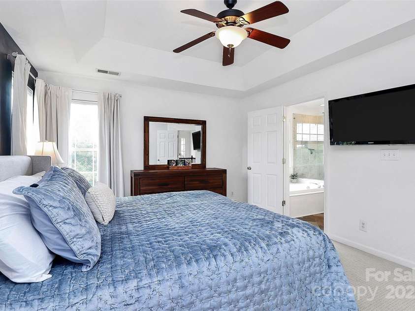 9157 Snow Hill Court, Charlotte, NC 28269.  MLS# CAR4256866, YatesRealty ID 12163. 