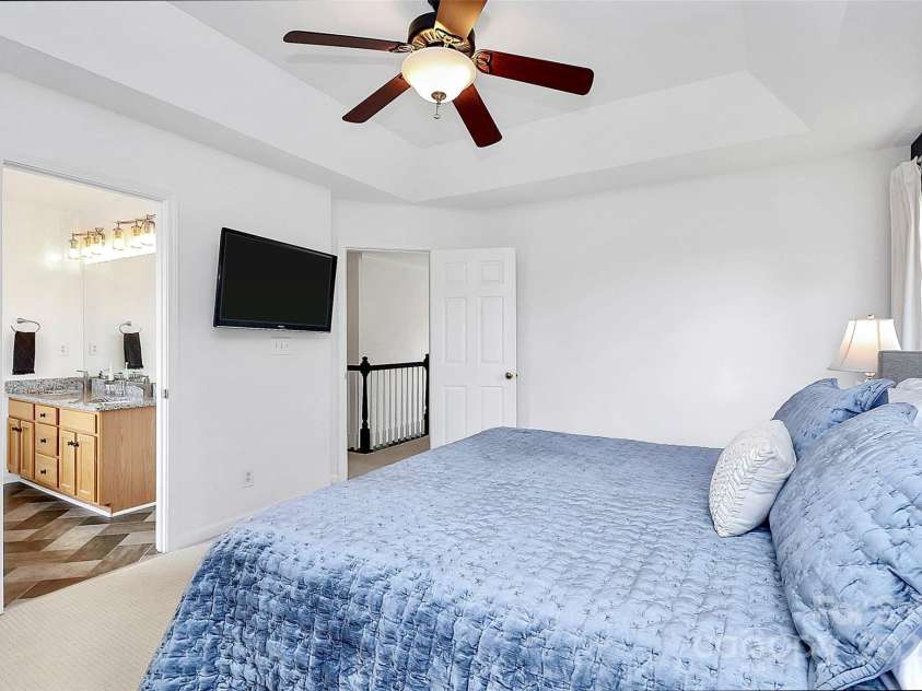 9157 Snow Hill Court, Charlotte, NC 28269.  MLS# CAR4256866, YatesRealty ID 12163. 