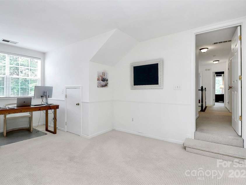 9157 Snow Hill Court, Charlotte, NC 28269.  MLS# CAR4256866, YatesRealty ID 12163. 