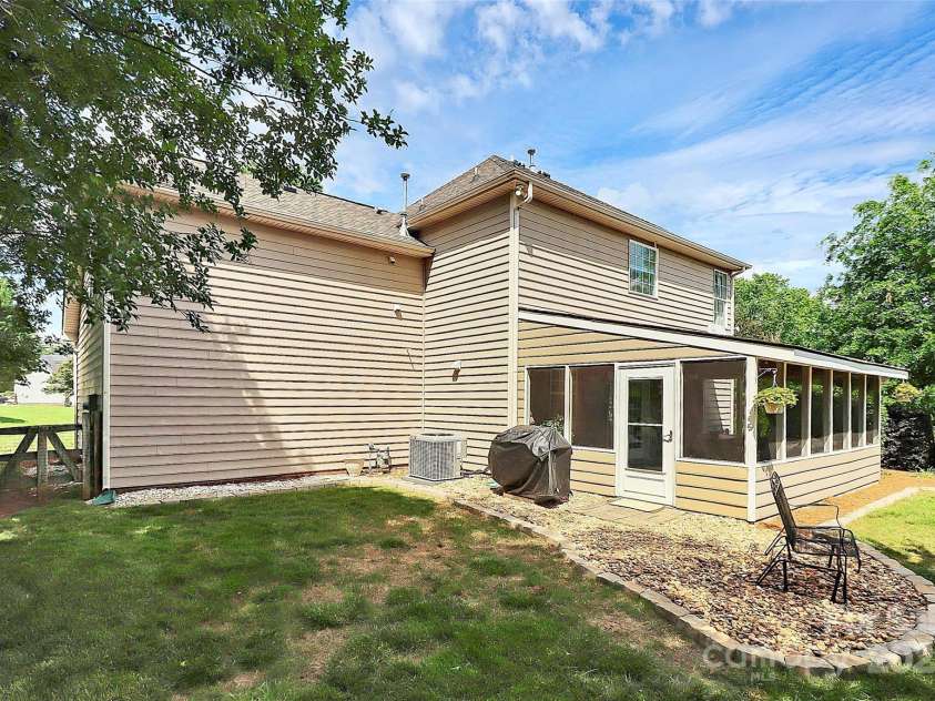 9157 Snow Hill Court, Charlotte, NC 28269.  MLS# CAR4256866, YatesRealty ID 12163. 