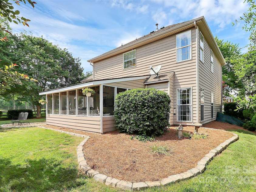 9157 Snow Hill Court, Charlotte, NC 28269.  MLS# CAR4256866, YatesRealty ID 12163. 