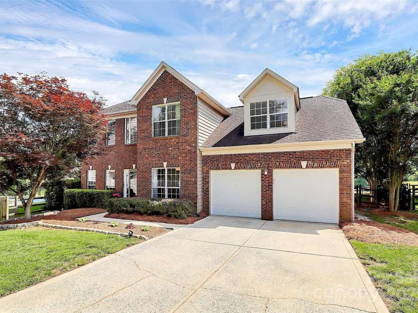 9157 Snow Hill Court, Charlotte, NC 28269.  MLS# CAR4256866, YatesRealty ID 12163. 