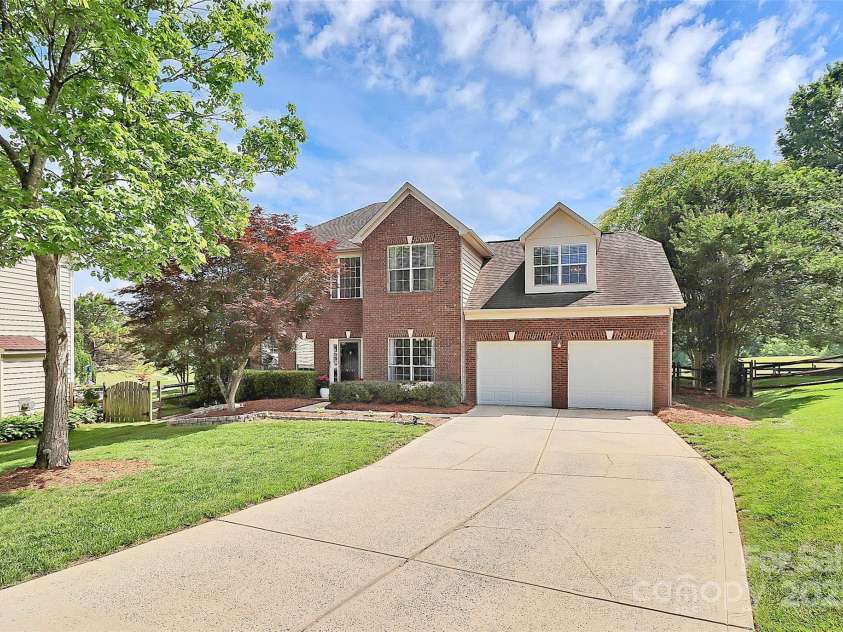 9157 Snow Hill Court, Charlotte, NC 28269.  MLS# CAR4256866, YatesRealty ID 12163. 