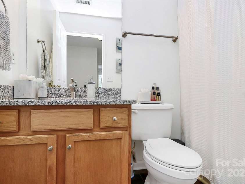 9157 Snow Hill Court, Charlotte, NC 28269.  MLS# CAR4256866, YatesRealty ID 12163. Full Bathroom