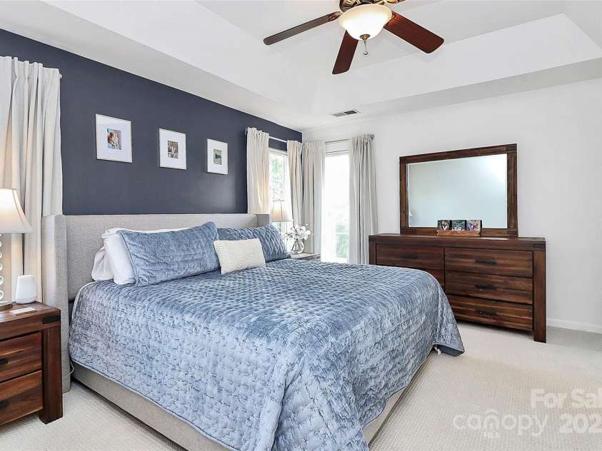 9157 Snow Hill Court, Charlotte, NC 28269.  MLS# CAR4256866, YatesRealty ID 12163. Primary bedroom