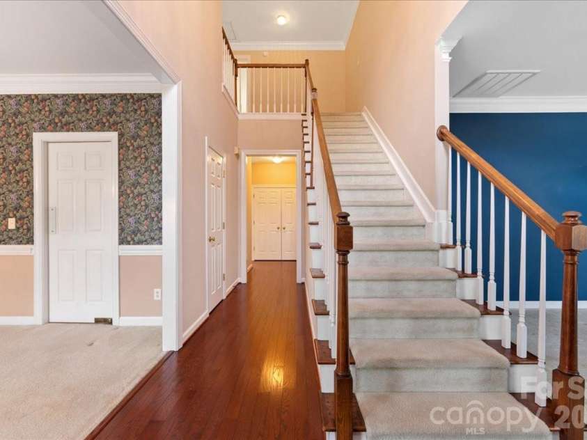 425 Clairview Lane, Matthews, NC 28105.  MLS# CAR4344830, YatesRealty ID 12164. 2 Story Foyer