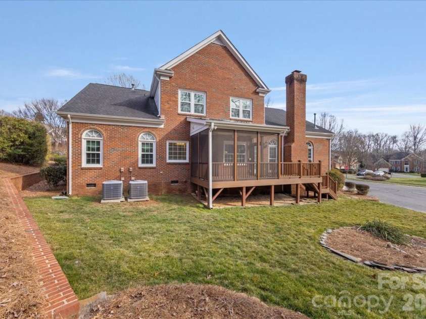 425 Clairview Lane, Matthews, NC 28105.  MLS# CAR4344830, YatesRealty ID 12164. 