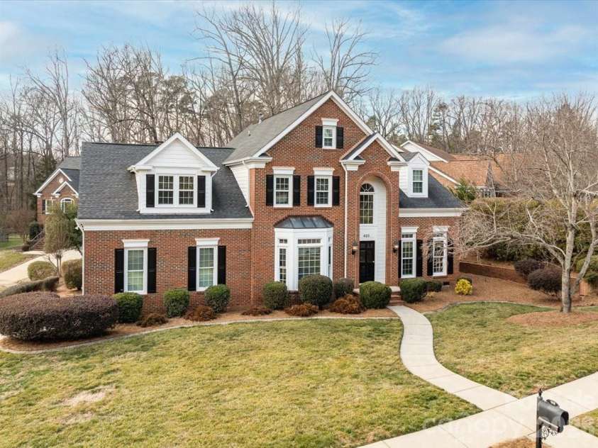 425 Clairview Lane, Matthews, NC 28105.  MLS# CAR4344830, YatesRealty ID 12164. 