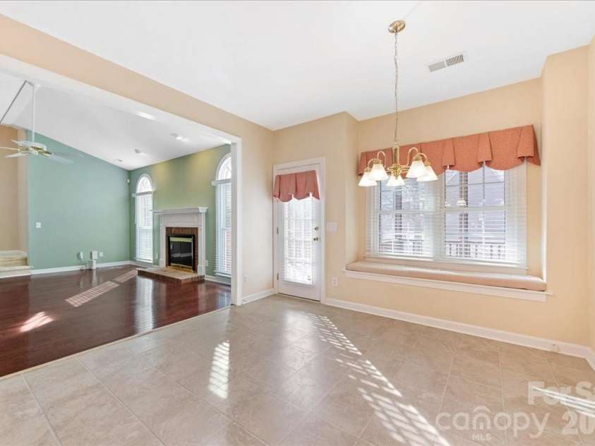 425 Clairview Lane, Matthews, NC 28105.  MLS# CAR4344830, YatesRealty ID 12164. 