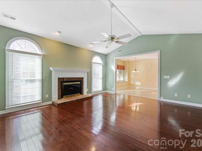425 Clairview Lane, Matthews, NC 28105.  MLS# CAR4344830, YatesRealty ID 12164. 