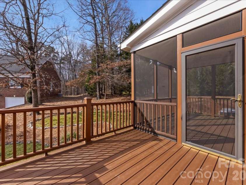 425 Clairview Lane, Matthews, NC 28105.  MLS# CAR4344830, YatesRealty ID 12164. 