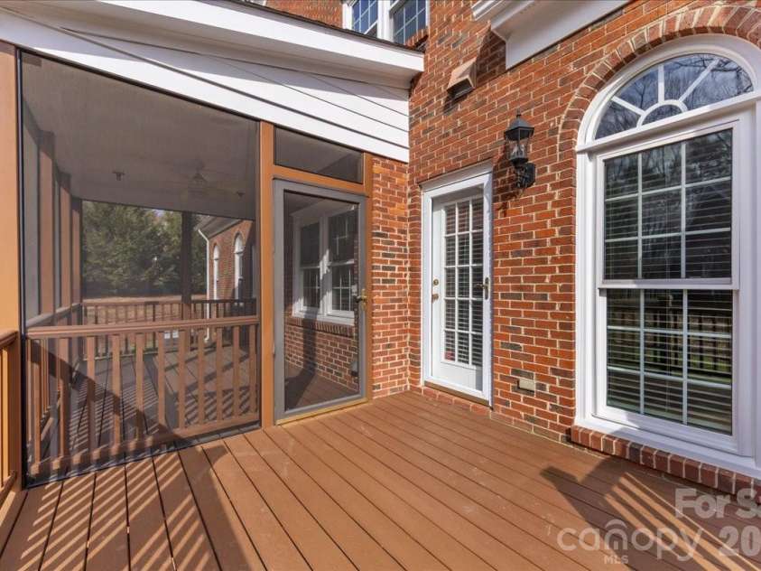 425 Clairview Lane, Matthews, NC 28105.  MLS# CAR4344830, YatesRealty ID 12164. 