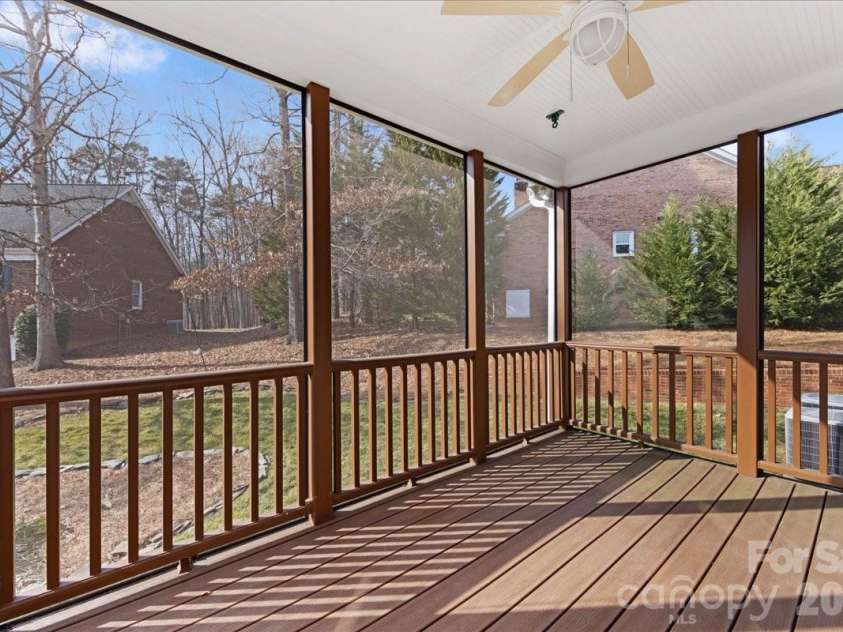 425 Clairview Lane, Matthews, NC 28105.  MLS# CAR4344830, YatesRealty ID 12164. 