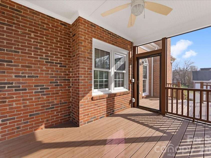 425 Clairview Lane, Matthews, NC 28105.  MLS# CAR4344830, YatesRealty ID 12164. 