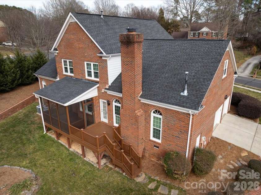 425 Clairview Lane, Matthews, NC 28105.  MLS# CAR4344830, YatesRealty ID 12164. 