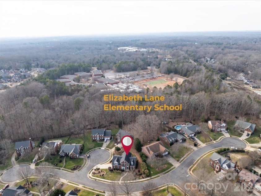 425 Clairview Lane, Matthews, NC 28105.  MLS# CAR4344830, YatesRealty ID 12164. 