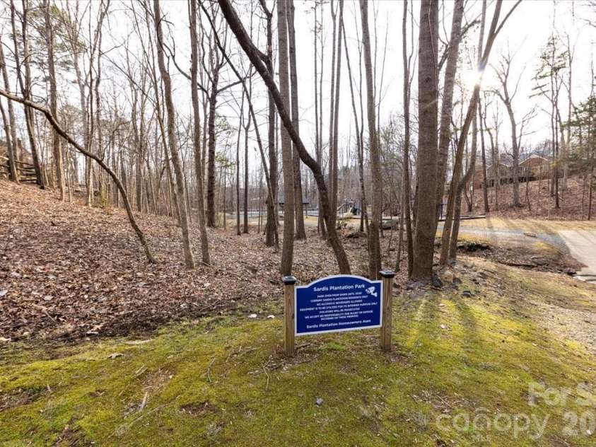 425 Clairview Lane, Matthews, NC 28105.  MLS# CAR4344830, YatesRealty ID 12164. 