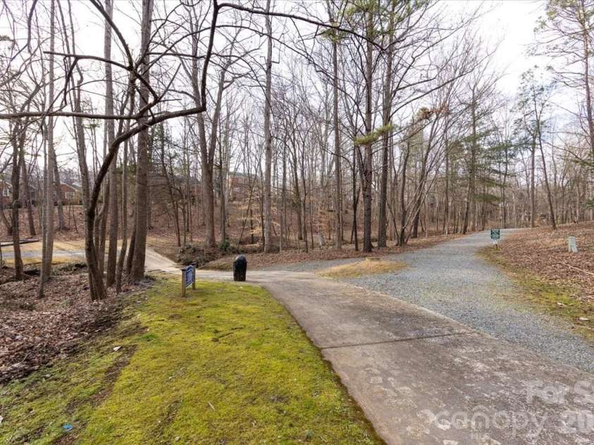 425 Clairview Lane, Matthews, NC 28105.  MLS# CAR4344830, YatesRealty ID 12164. 