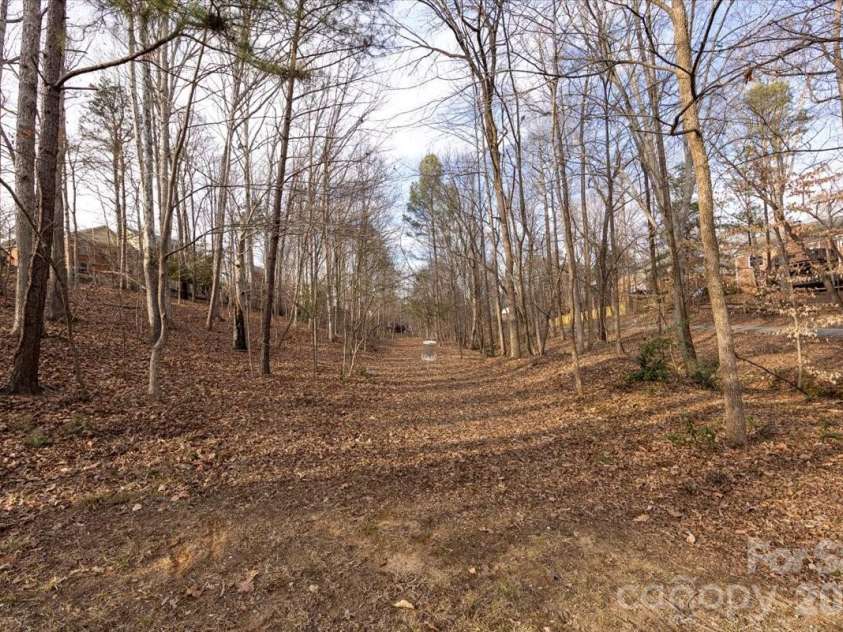 425 Clairview Lane, Matthews, NC 28105.  MLS# CAR4344830, YatesRealty ID 12164. 