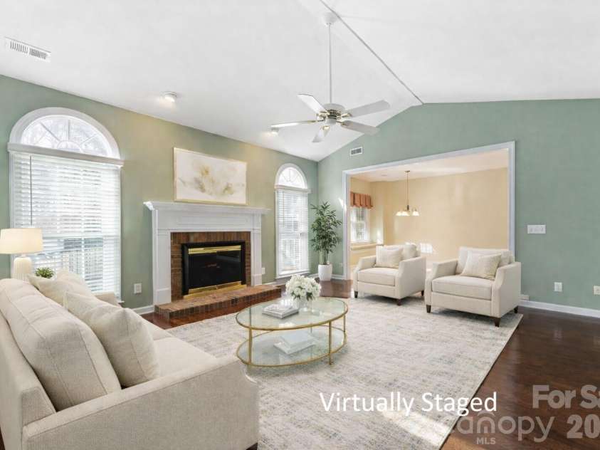 425 Clairview Lane, Matthews, NC 28105.  MLS# CAR4344830, YatesRealty ID 12164. 