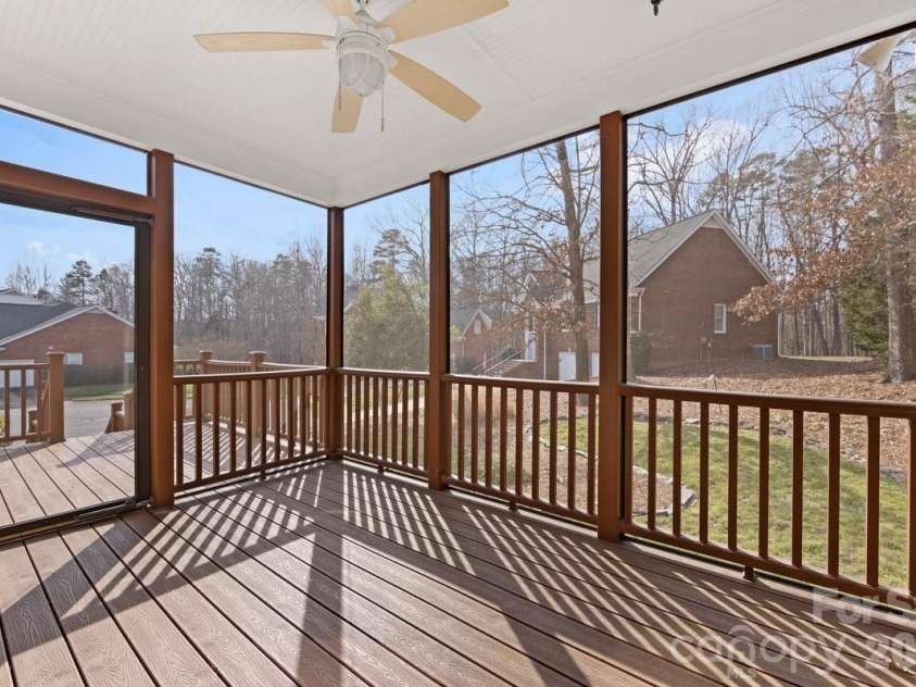 425 Clairview Lane, Matthews, NC 28105.  MLS# CAR4344830, YatesRealty ID 12164. Awesome Screened Porch!