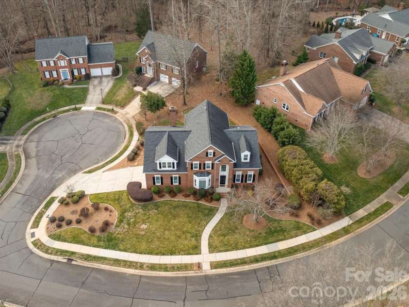 425 Clairview Lane, Matthews, NC 28105.  MLS# CAR4344830, YatesRealty ID 12164. Corner lot on a cul de sac. 