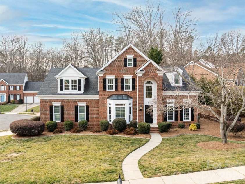 425 Clairview Lane, Matthews, NC 28105.  MLS# CAR4344830, YatesRealty ID 12164. Welcome Home!