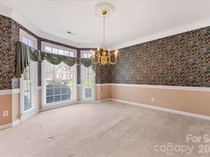 425 Clairview Lane, Matthews, NC 28105.  MLS# CAR4344830, YatesRealty ID 12164. Wonderful light in this lovely dining room! 