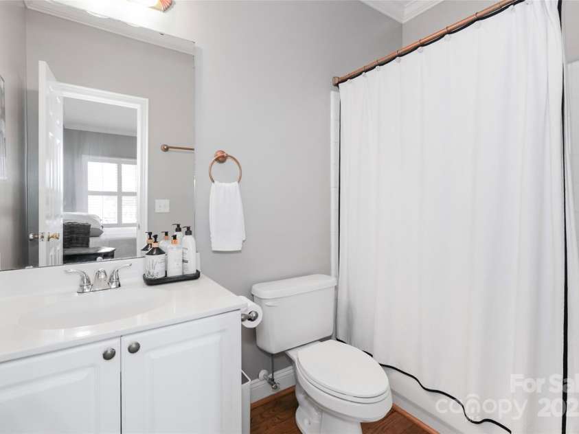 5730 Closeburn Road, Charlotte, NC 28210.  MLS# CAR4271310, YatesRealty ID 12165. Ensuite bathroom #2