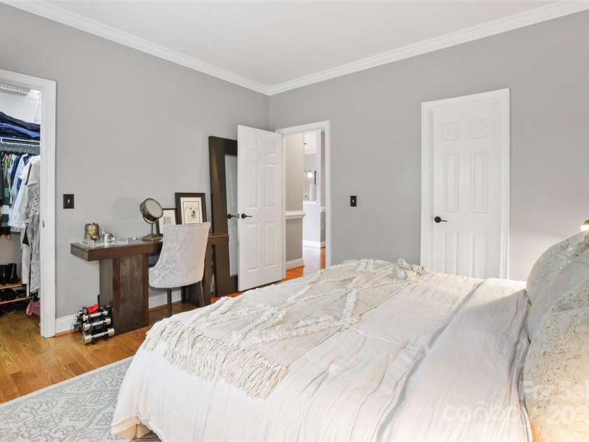 5730 Closeburn Road, Charlotte, NC 28210.  MLS# CAR4271310, YatesRealty ID 12165. Ensuite bedroom #1