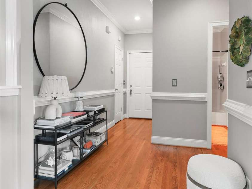 5730 Closeburn Road, Charlotte, NC 28210.  MLS# CAR4271310, YatesRealty ID 12165. Entry foyer