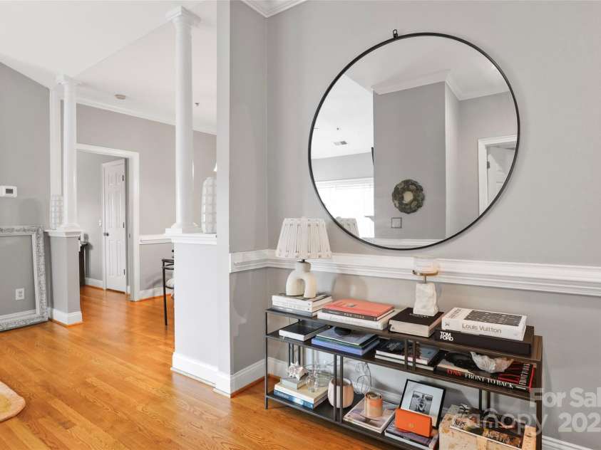5730 Closeburn Road, Charlotte, NC 28210.  MLS# CAR4271310, YatesRealty ID 12165. Entry foyer