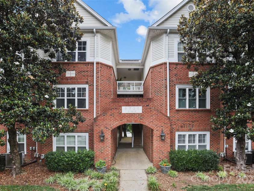 5730 Closeburn Road, Charlotte, NC 28210.  MLS# CAR4271310, YatesRealty ID 12165. Exterior of the building